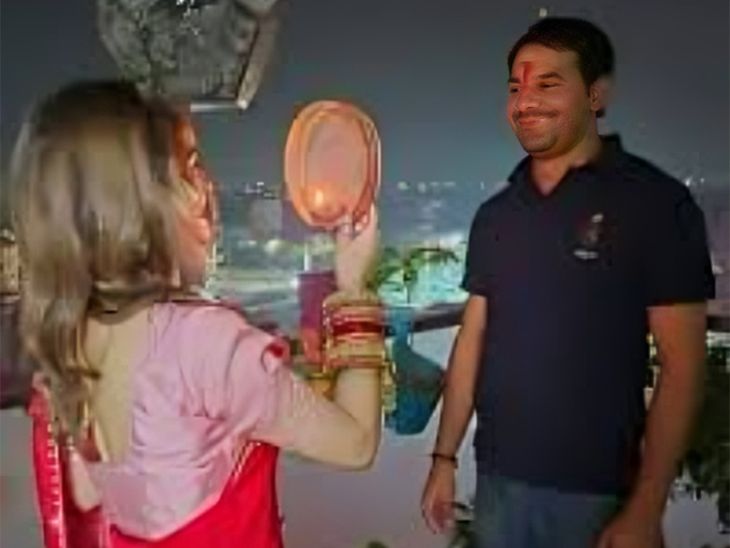 तेजप्रताप की इस फोटो से दावा किया जा रहा है कि उन्होंने दूसरी शादी कर ली है। कुछ यूजर्स का दावा है कि फोटो करवा चौथ मनाने के दौरान की है। दैनिक भास्कर ऐसे किसी भी दावे की पुष्टि नहीं करता।