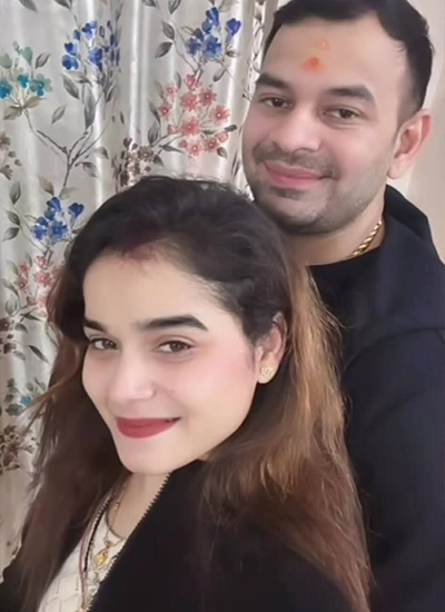 सेल्फी लेते दोनों की यह फोटो वायरल है। दावा किया जा रहा है कि ठंड के दिनों की फोटो है।