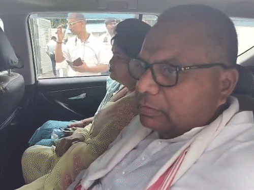 पीएम मोदी से शुभम के पिता संजय, मां सीमा और पत्नी ऐशन्या ने मुलाकात की।