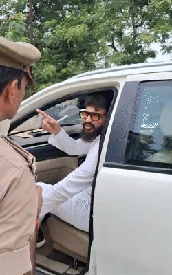 सजा के ऐलान के बाद अब्बास अंसारी कोर्ट से जाने लगे तो पुलिसकर्मी ने उन्हें रोका। कहा- जिले का बॉर्डर क्रॉस मत कीजिएगा।