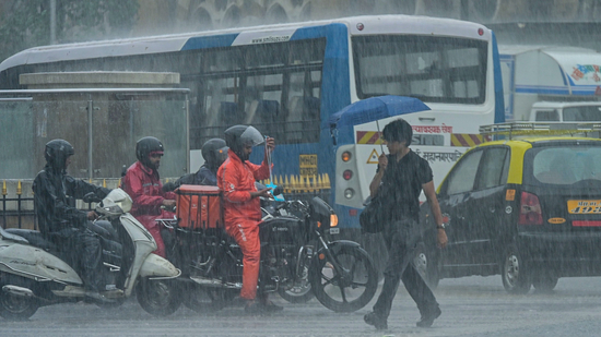 The Met Centre has also issued a red alert for rainfall for eight districts and an orange alert for six districts in Kerala.(Vijay Gohil)