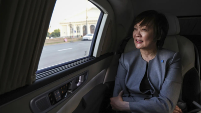 In a rare gesture, Putin lends his car to Shinzo Abe’s widow for Moscow theatre visit