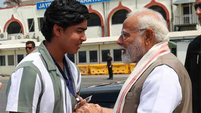 PM Modi Meets Teen Sensation Vaibhav Suryavanshi at Patna Airport