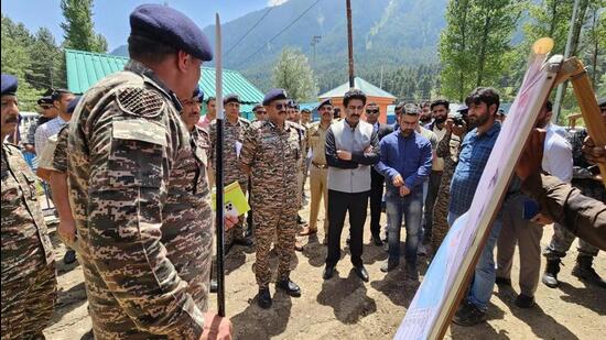 CRPF’s top officials, including director general GP Singh, visited the Nunwan base camp on Thursday to review the security. (HT Photo) CRPF’s top officials, including director general GP Singh, visited the Nunwan base camp on Thursday to review the security. (HT Photo)