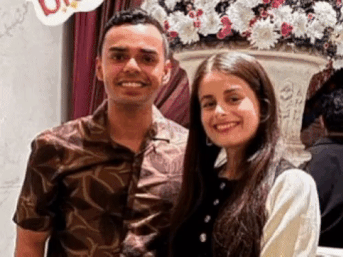 लिबर्टी ग्रुप की एमडी की भतीजी व शिवराज सिंह चौहान के बेटे की शादी के बाद की फोटो।