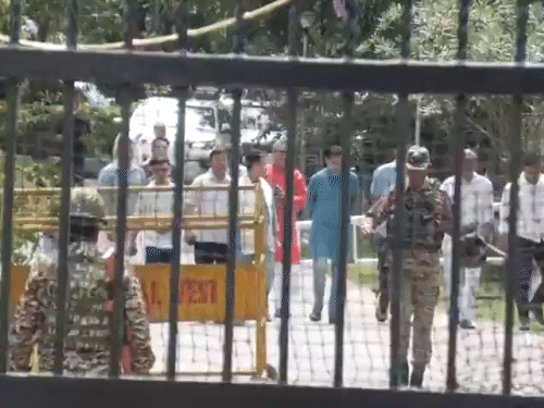 मणिपुर के 25 विधायकों और एक सांसद ने रविवार को राज्यपाल अजय भल्ला से मुलाकात की।