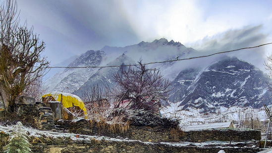 Lahaul-Spiti SP Ilma Afroz has urged tourists to carry oxygen cylinders, oxygen tablets, and first aid kits while travelling to the region.(File/PTI)