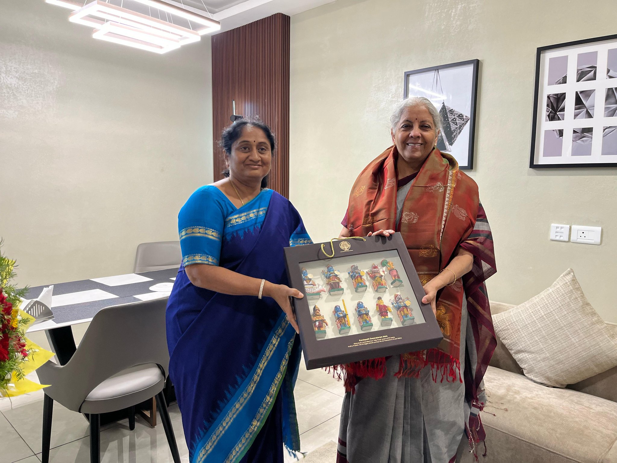 मंत्री सविता एस ने 6 जून को केंद्रीय वित्त मंत्री निर्मला सीतारमण से दिल्ली में मुलाकात की। इसकी जानकारी वित्त मंत्री के ऑफिस ने दी थी।